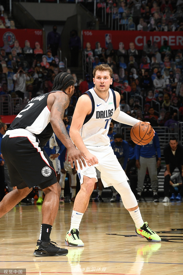 令观众为之 令观众为之